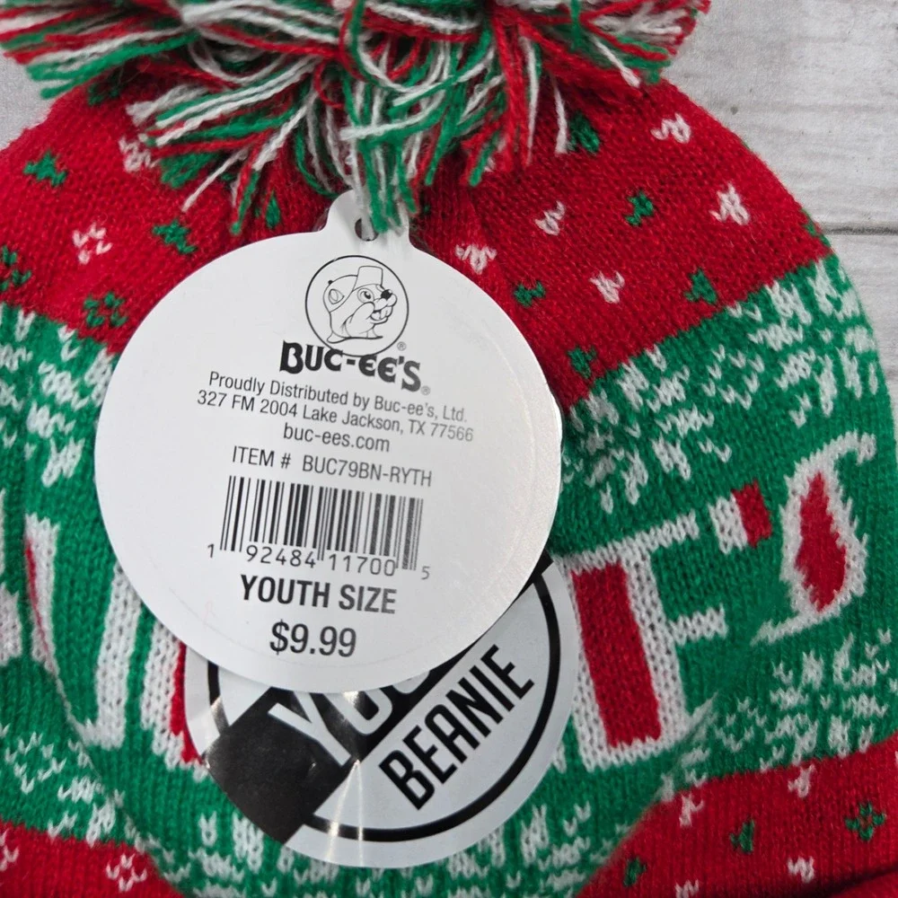 Buc-ee's Beanie Youth OSFM Red Green Christmas Fair Isle Pom Pom BUC79BN-RYTH